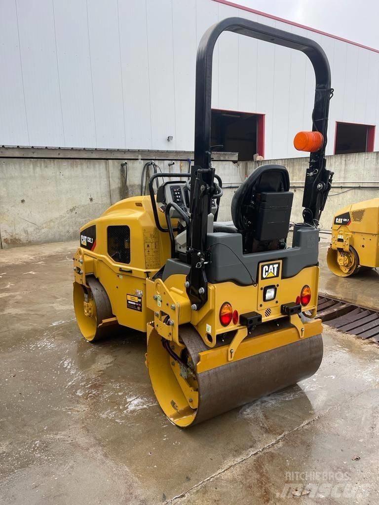 CAT CB 2.7 Divvalču grunts veltņi