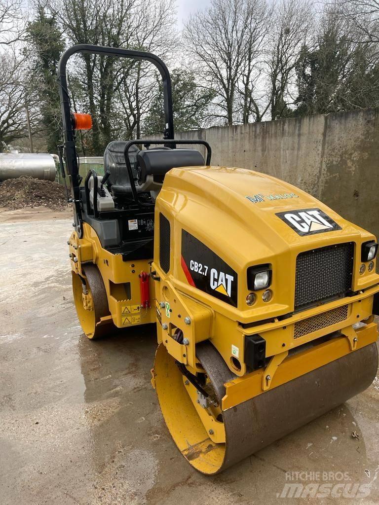 CAT CB 2.7 Divvalču grunts veltņi