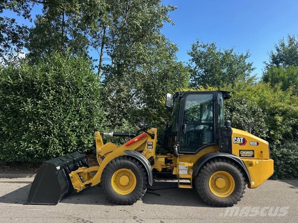 CAT 908 Iekrāvēji uz riteņiem