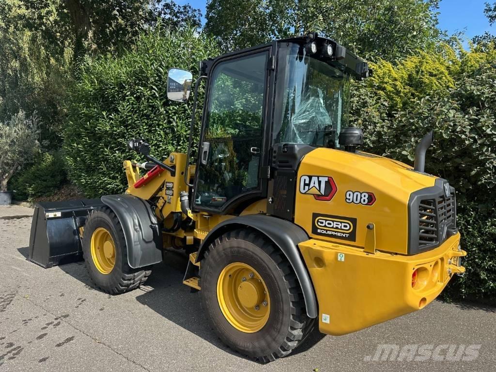 CAT 908 Iekrāvēji uz riteņiem