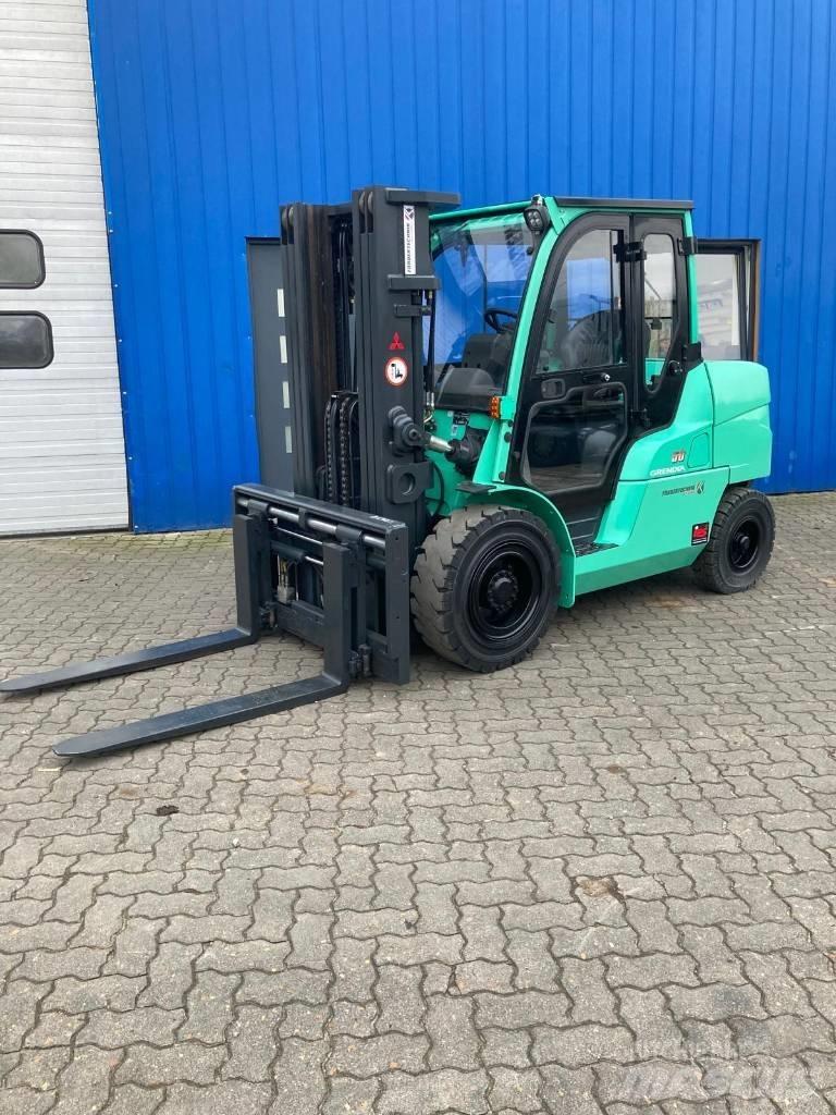 Mitsubishi FD 50 Tehnika ar dīzeļa dzinēju
