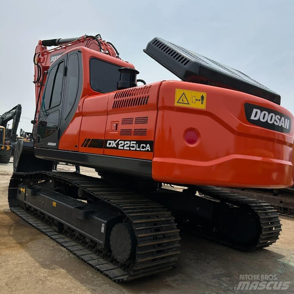 Doosan DX 225 LC Kāpurķēžu ekskavatori