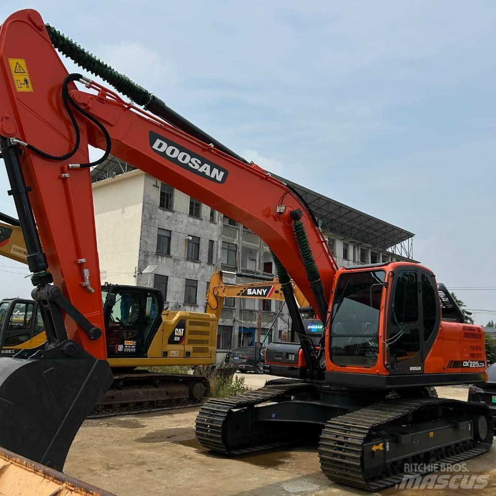 Doosan DX 225 LC Kāpurķēžu ekskavatori