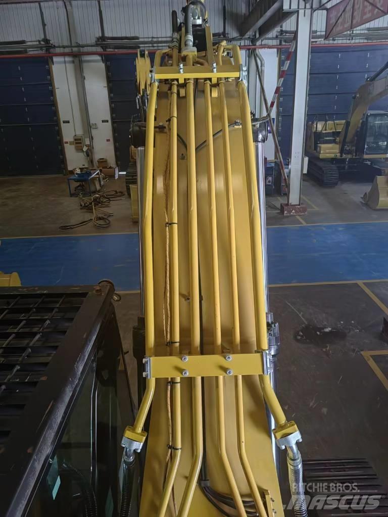 CAT 323 Kāpurķēžu ekskavatori