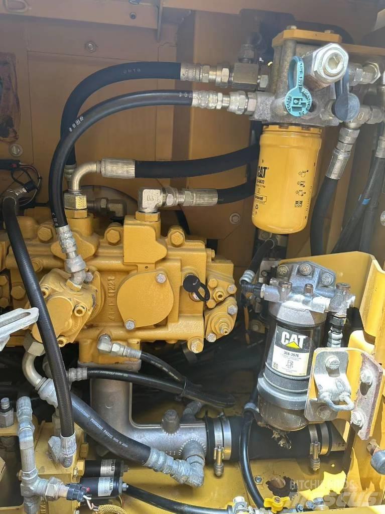 CAT CAT330D Vidēja lieluma ekskavatori 7 t - 12 t