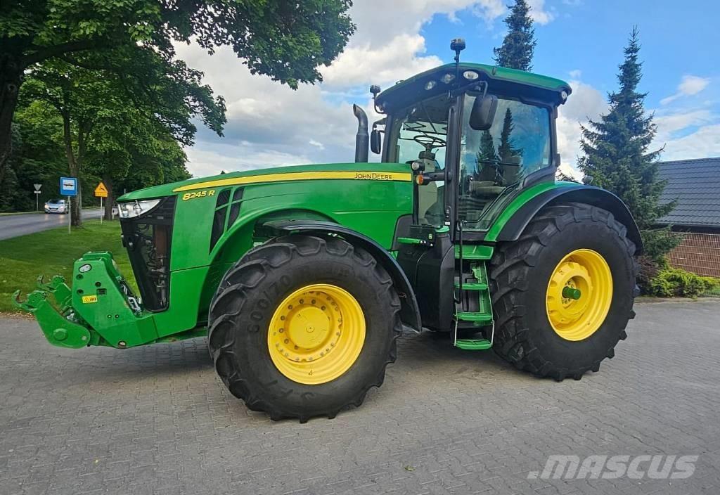 John Deere 8245 R Traktori