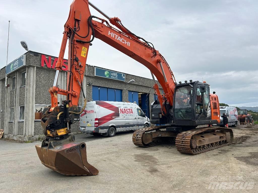 Hitachi ZX225USLC-5 Kāpurķēžu ekskavatori