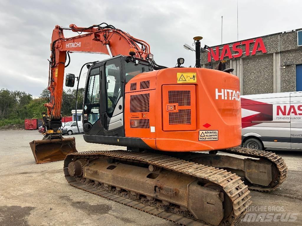 Hitachi ZX225USLC-5 Kāpurķēžu ekskavatori