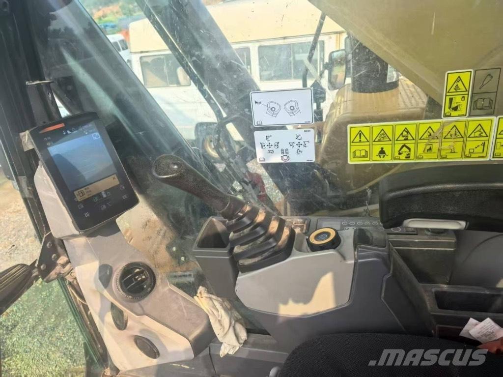 CAT 352 Kāpurķēžu ekskavatori