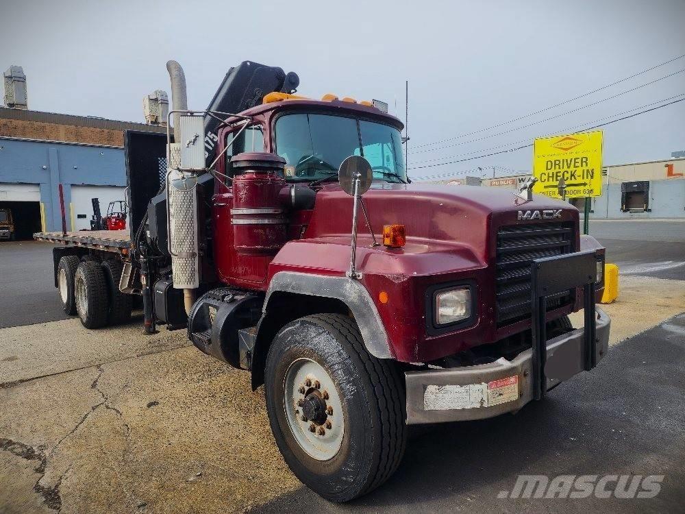 Mack RD 690 S Smagās mašīnas ar celtni
