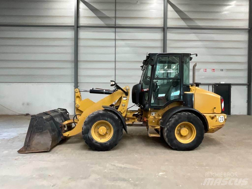 CAT 908 M Iekrāvēji uz riteņiem