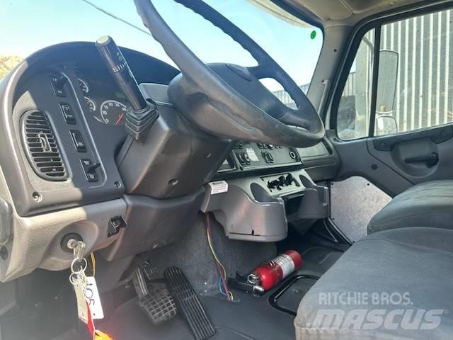 Freightliner M2 Evakuators ar manipulatoru