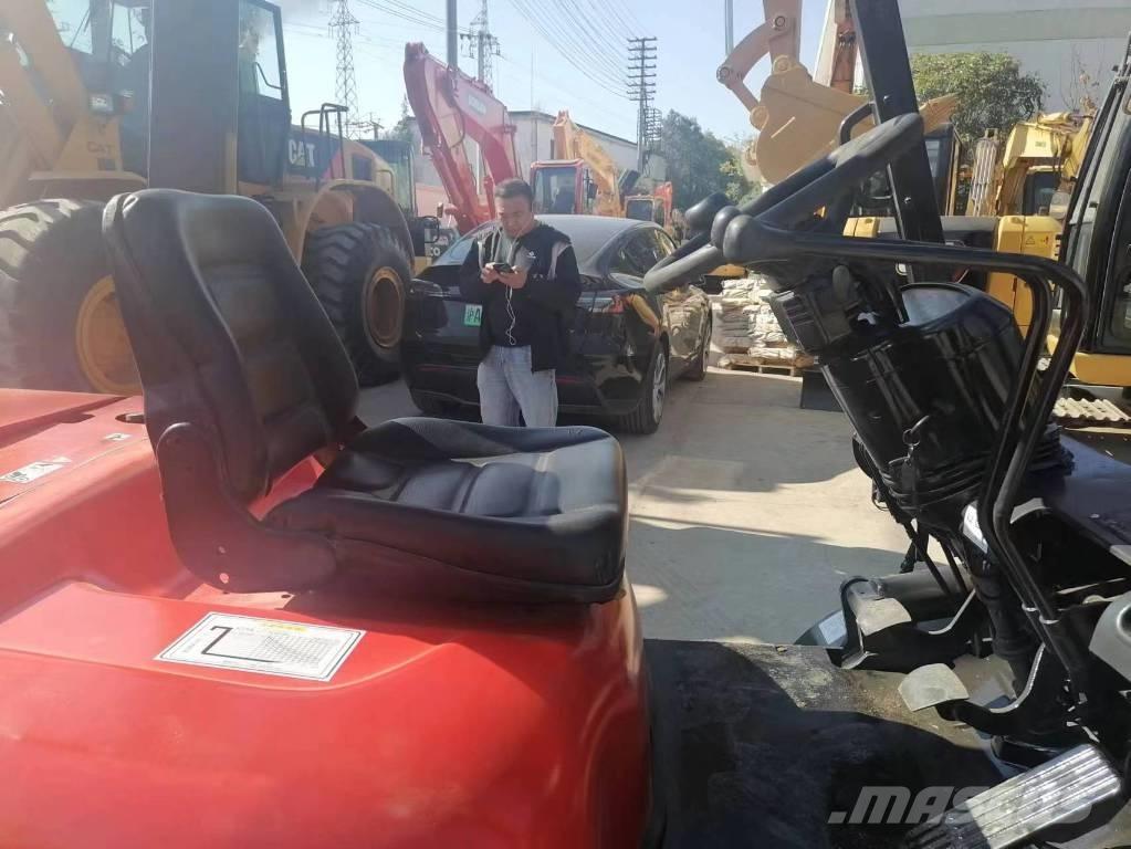 Toyota FD 30 Tehnika ar dīzeļa dzinēju