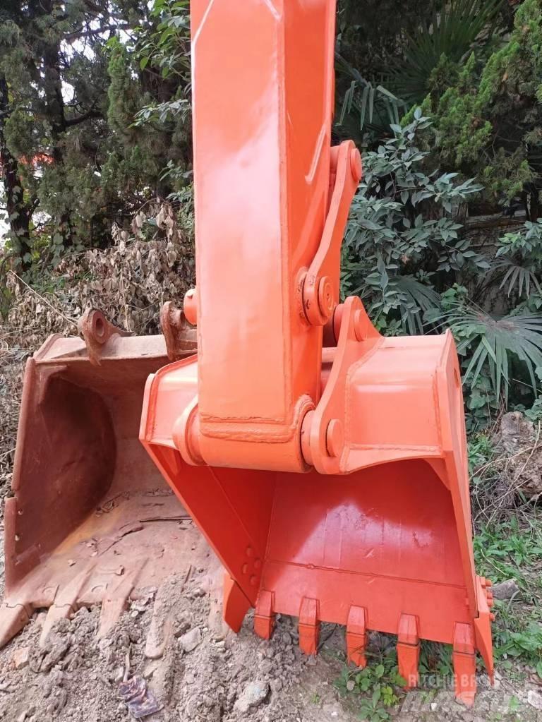 Hitachi ZX120-6 Kāpurķēžu ekskavatori