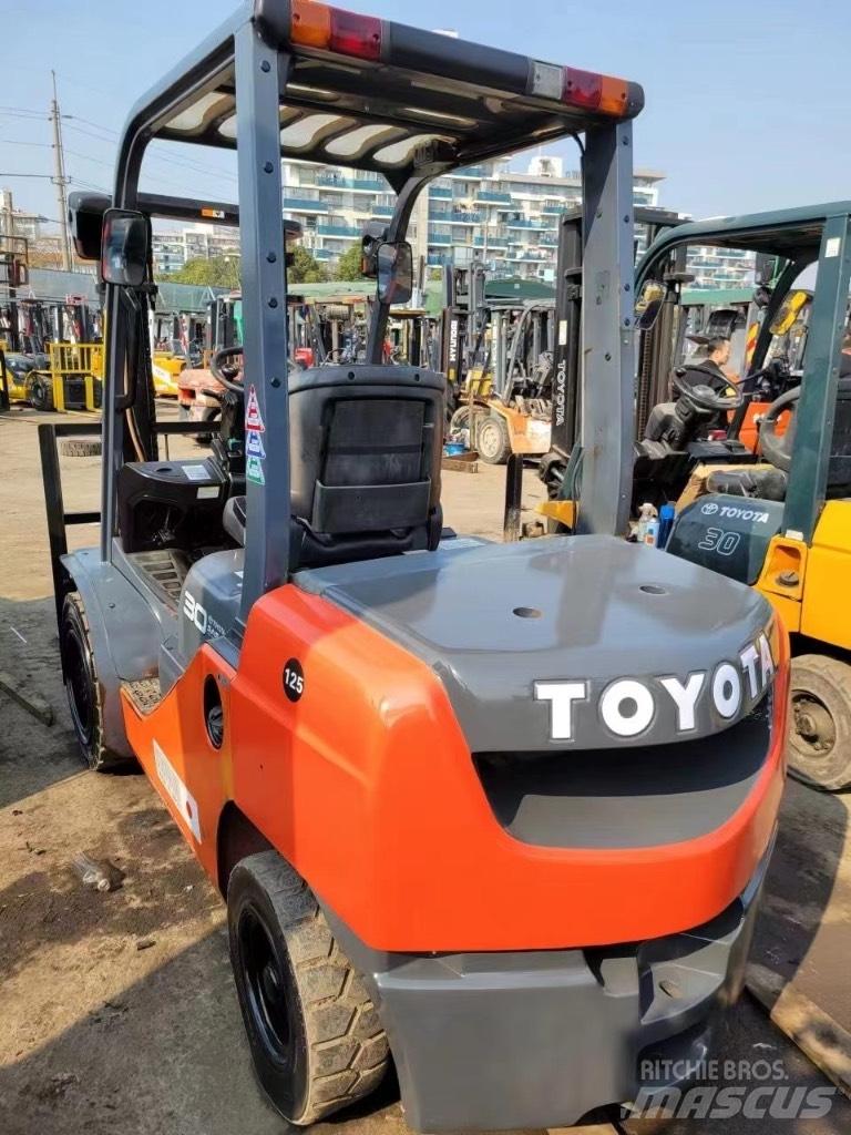 Toyota FD 30 8f Tehnika ar dīzeļa dzinēju