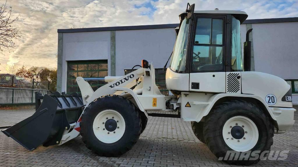 Volvo L 30 B Iekrāvēji uz riteņiem