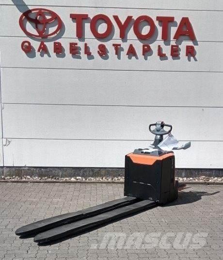 Toyota LPE 250 Zemie palešu pacēlāji