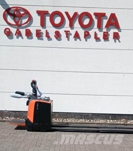 Toyota LPE 250 Zemie palešu pacēlāji