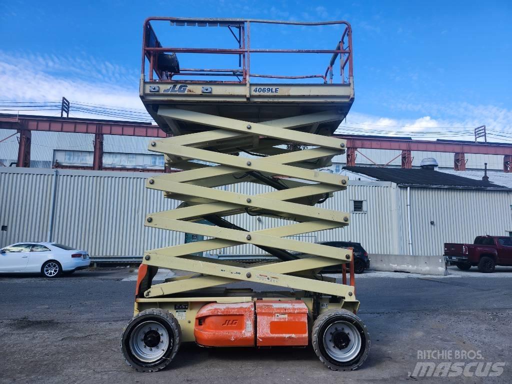 JLG 4069 LE Šķerveida pacēlāji