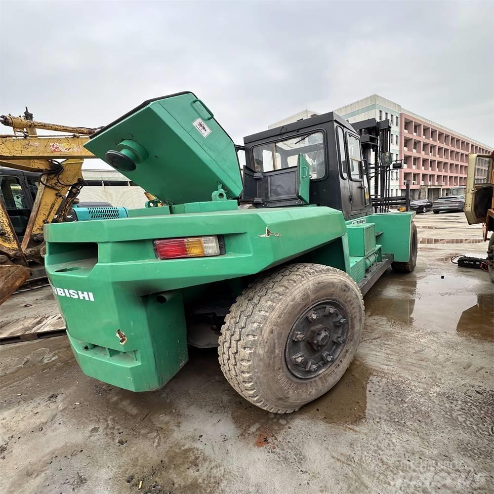 Mitsubishi FD160 Tehnika ar dīzeļa dzinēju