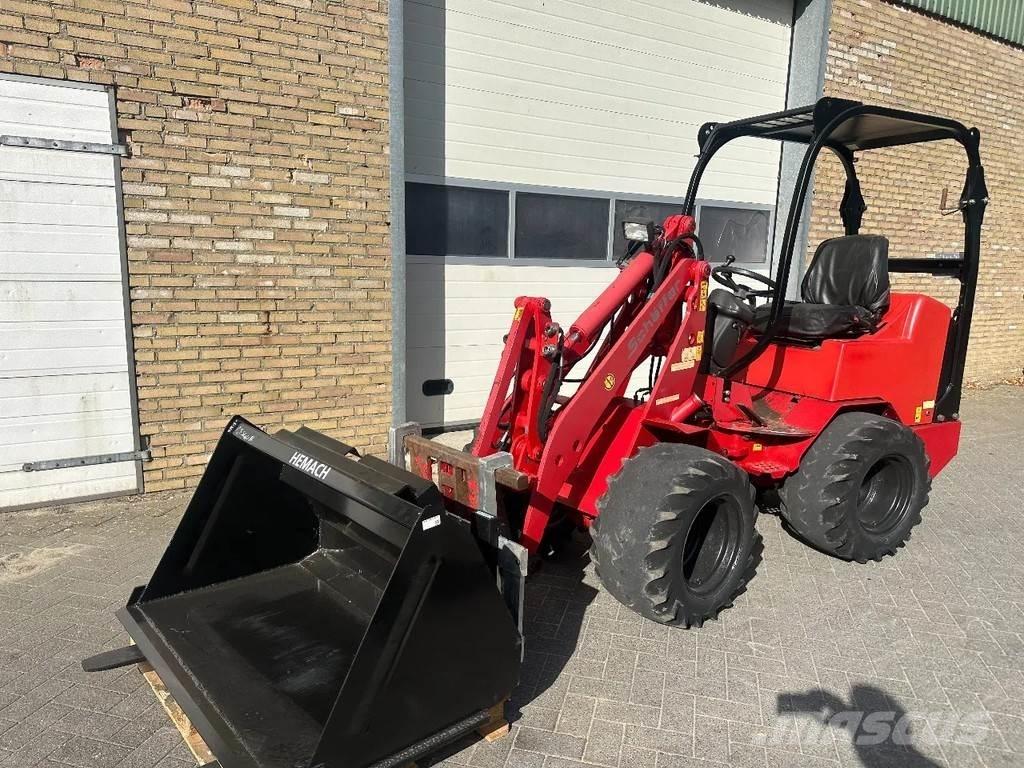 Schäffer 2033 Iekrāvēji uz riteņiem