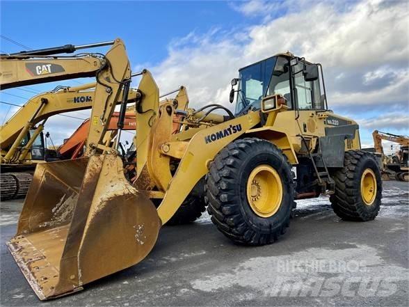 Komatsu WA320 Iekrāvēji uz riteņiem