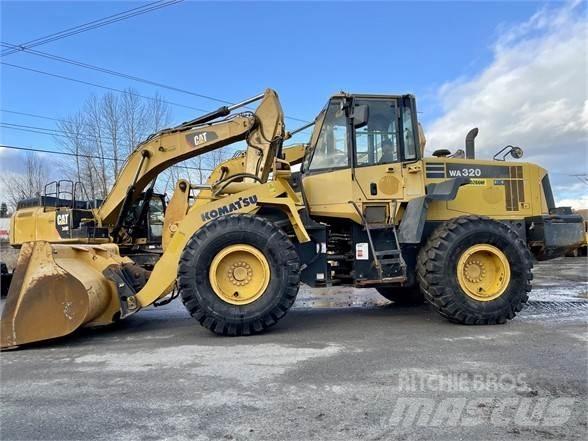 Komatsu WA320 Iekrāvēji uz riteņiem