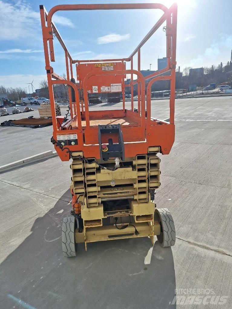 JLG 3246 ES Šķerveida pacēlāji