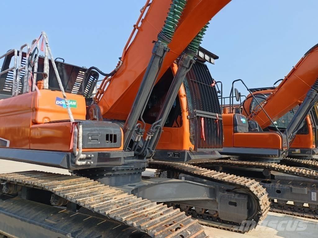 Doosan DX300-9 Kāpurķēžu ekskavatori