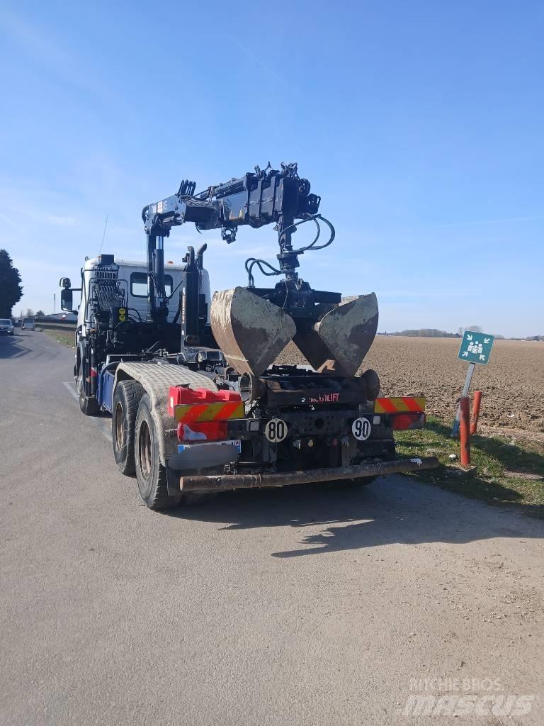 Scania P 400 Treileri ar āķi