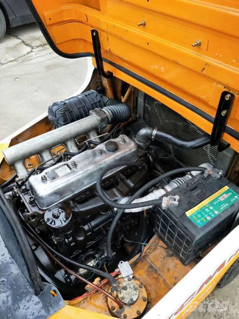 TCM FD 30 Tehnika ar dīzeļa dzinēju