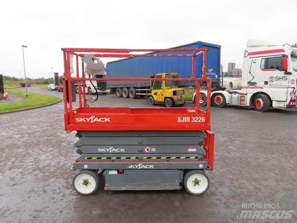 SkyJack SJ III 3226 Šķerveida pacēlāji