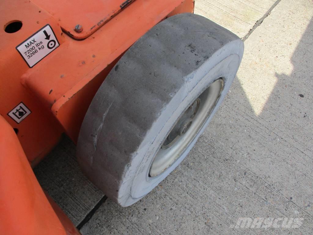 JLG E400 AJPN (745) Kompakts pacēlājs ar rotējošu strēli