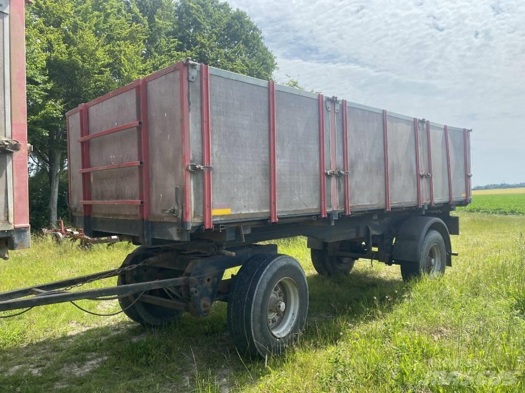 Scania vogntræk Treileri-pašizgāzēji