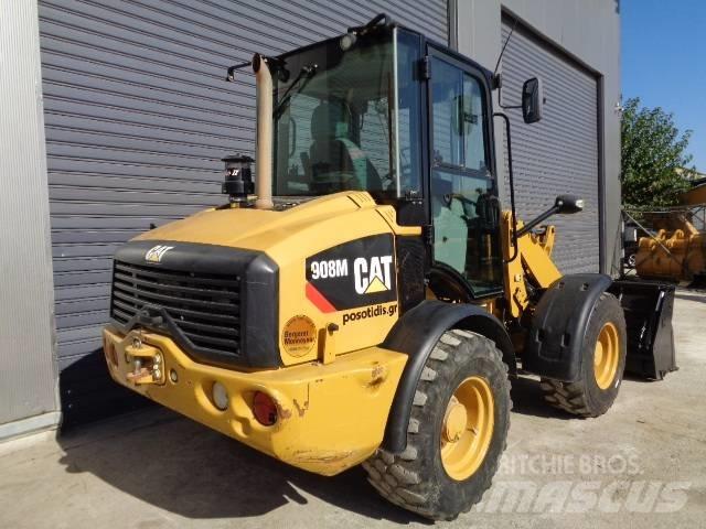 CAT 908M Iekrāvēji uz riteņiem