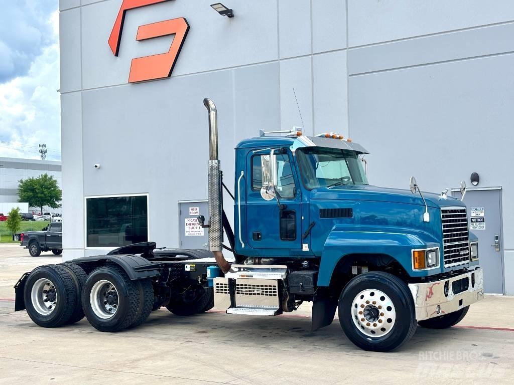 Mack Pinnacle Vilcēji