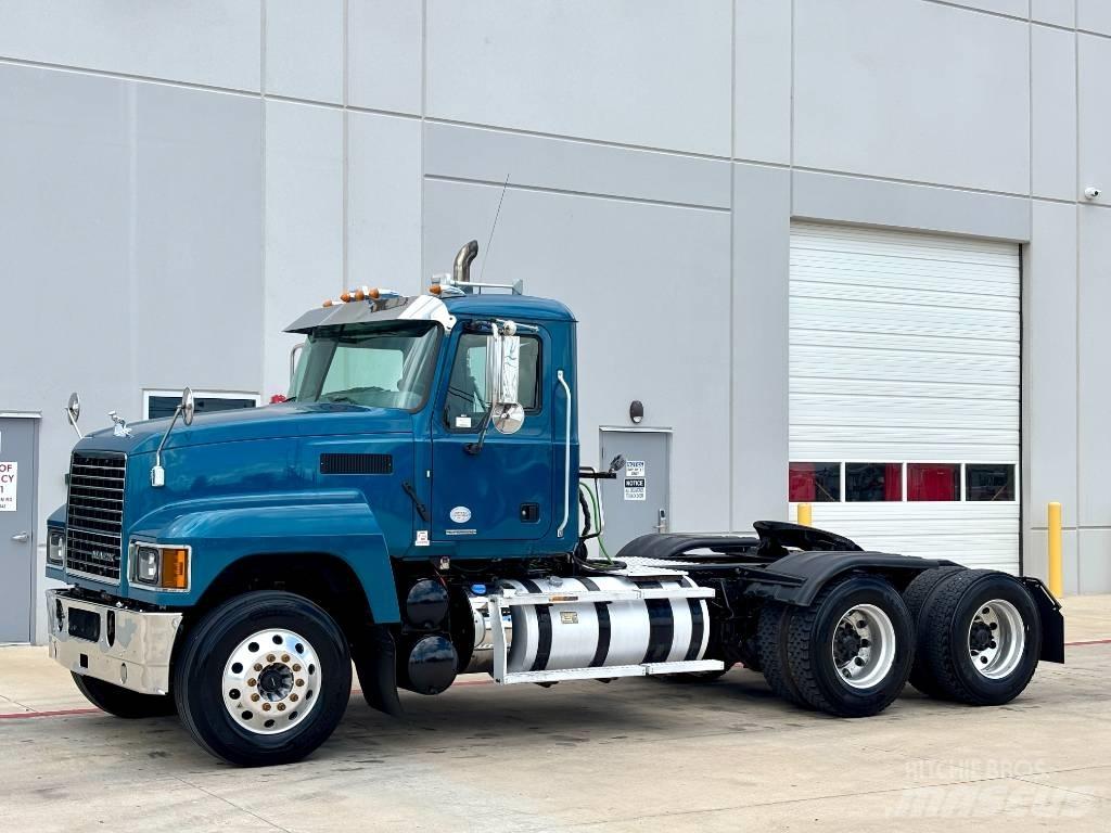 Mack Pinnacle Vilcēji
