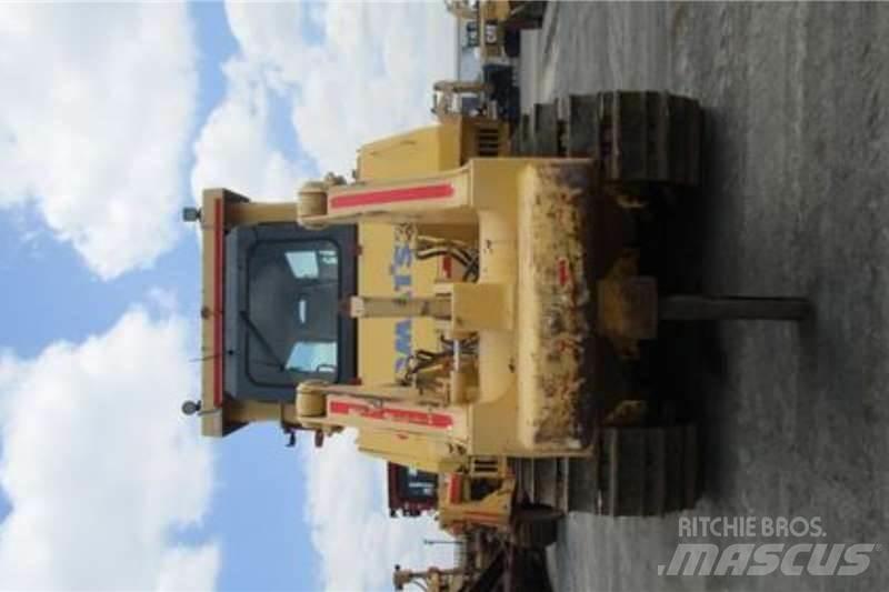Komatsu D275A-5 Kāpurķēžu buldozeri