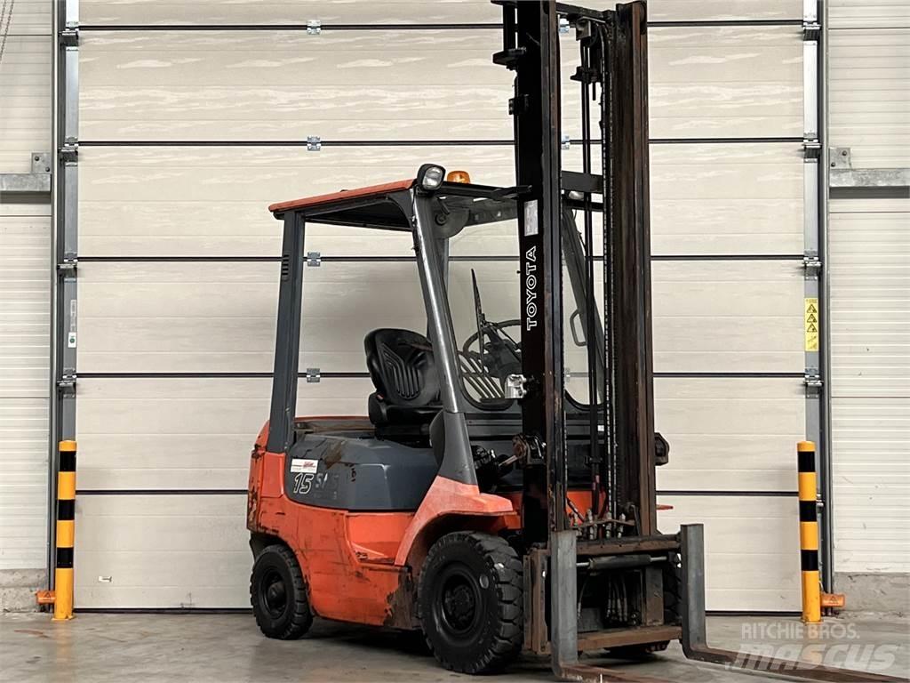 Toyota 02-7FDF15 Tehnika ar dīzeļa dzinēju