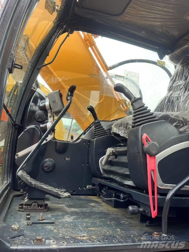 Hyundai R220LC-9S Ekskavatori uz riteņiem