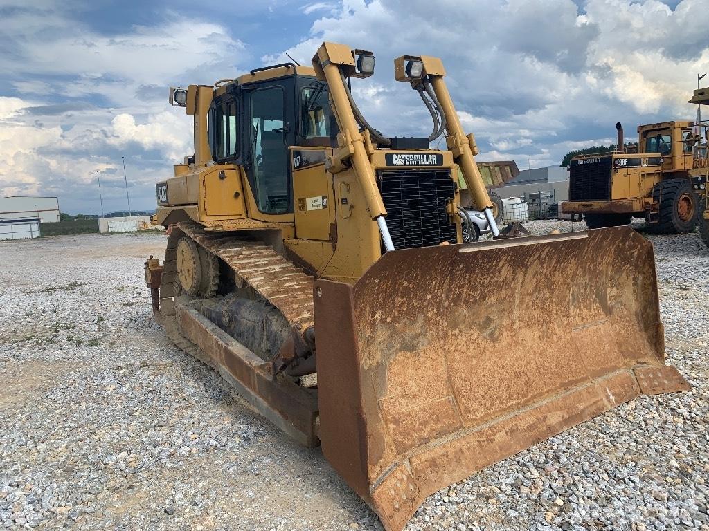CAT D 6 T Kāpurķēžu buldozeri