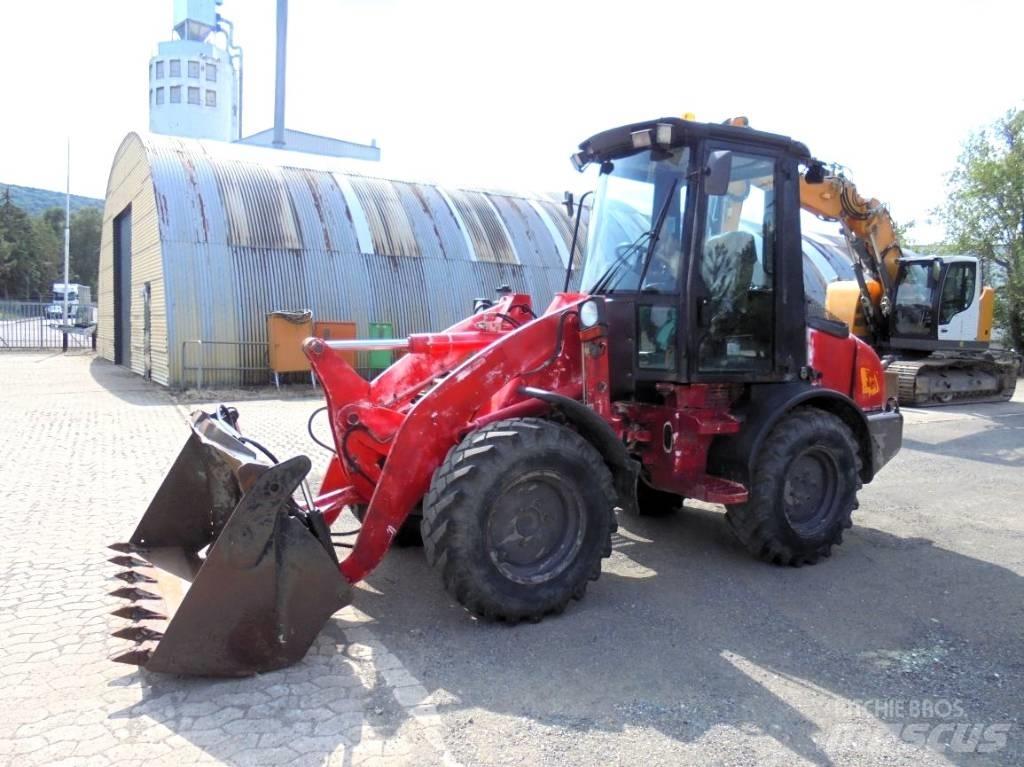 JCB 407 Iekrāvēji uz riteņiem