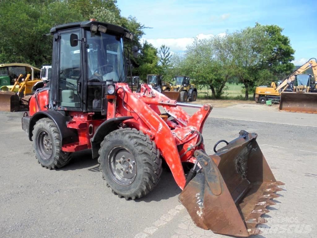 JCB 407 Iekrāvēji uz riteņiem