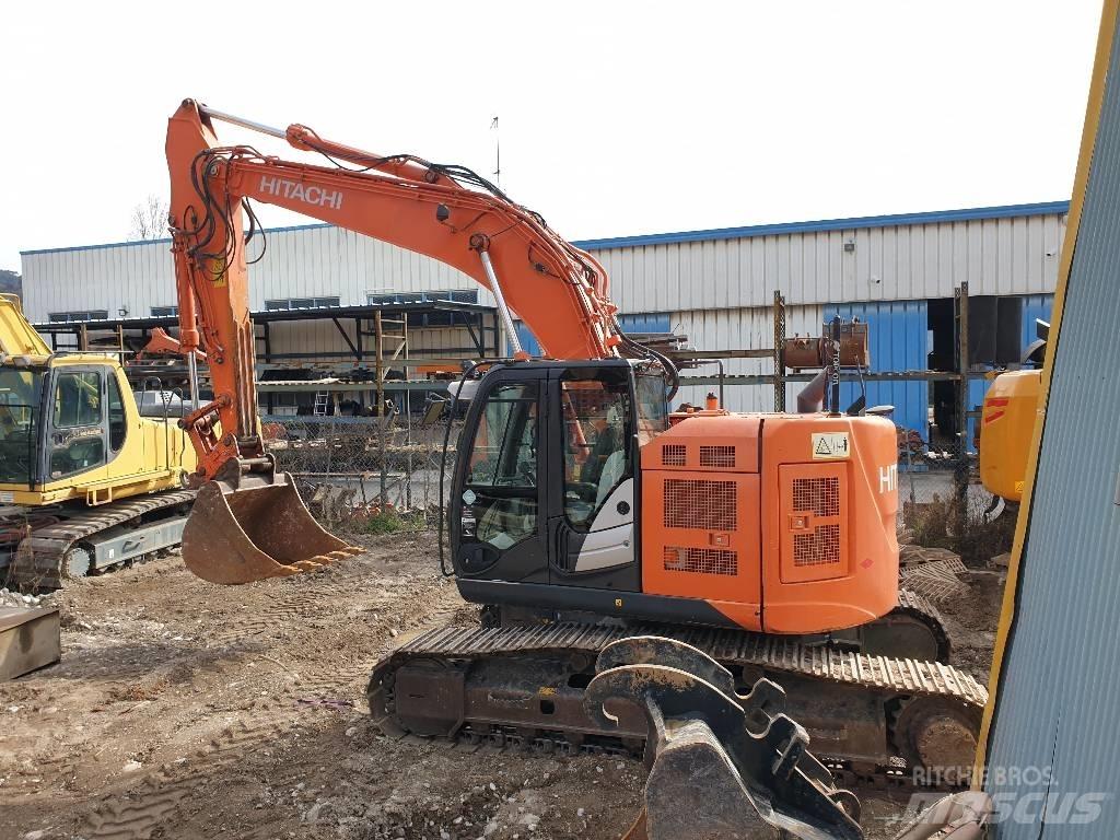 Hitachi ZX225USLC Kāpurķēžu ekskavatori