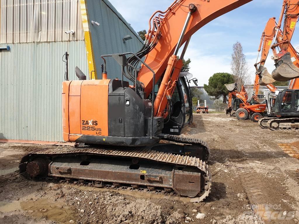 Hitachi ZX225USLC Kāpurķēžu ekskavatori