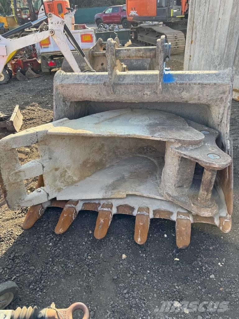 Hitachi ZX 210 LC-6 Kāpurķēžu ekskavatori