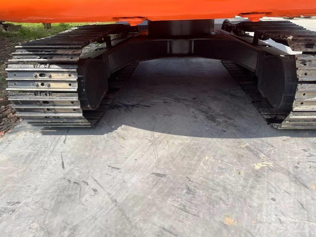 Hitachi ZX 70 Kāpurķēžu ekskavatori
