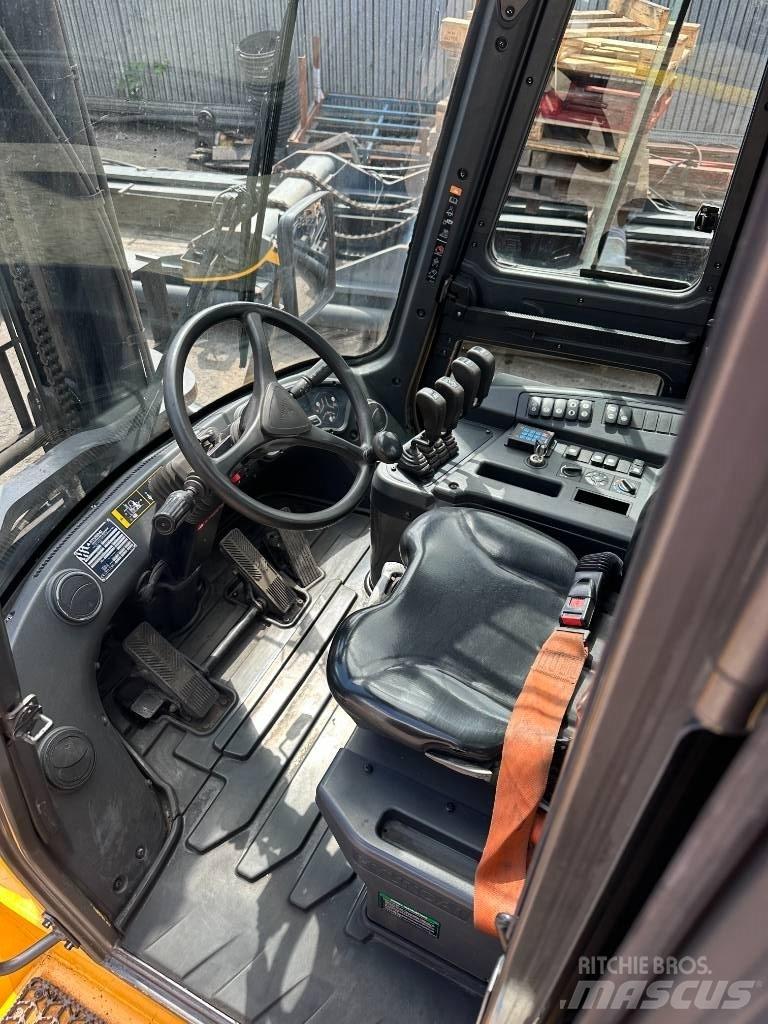 Hyundai 70 D-9 Tehnika ar dīzeļa dzinēju