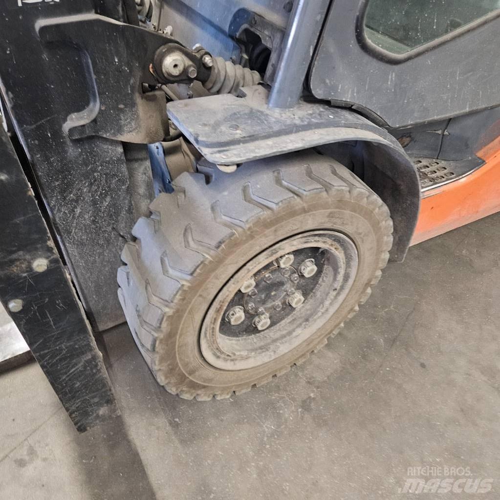 Toyota 52-8FDJF35 Tehnika ar dīzeļa dzinēju