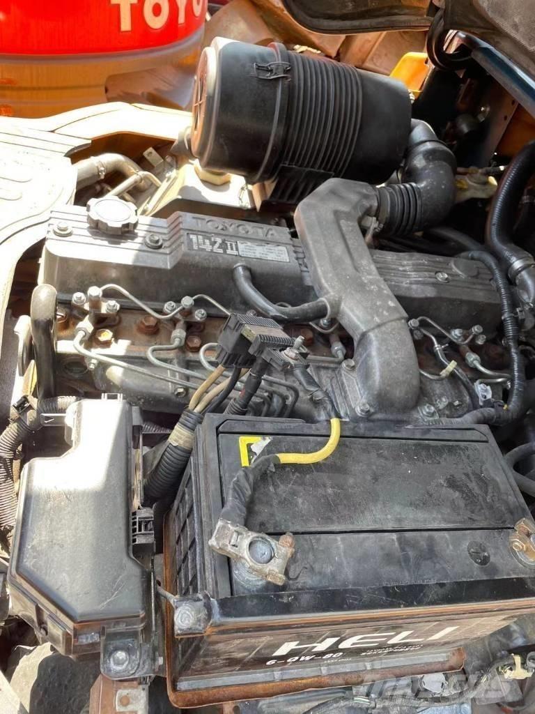 Toyota 5 ton Tehnika ar dīzeļa dzinēju